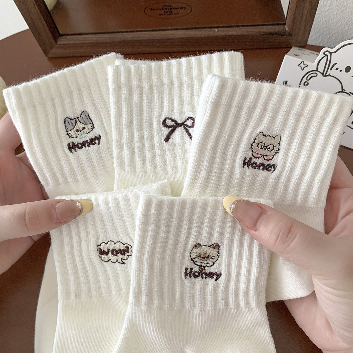 Cute Cat & Bow Embroidered White Crew Socks, Ribbed Knit Casual Socks With Honey Text, Women's Minimalist Sweet Socks For Everyday & Preppy Outfits