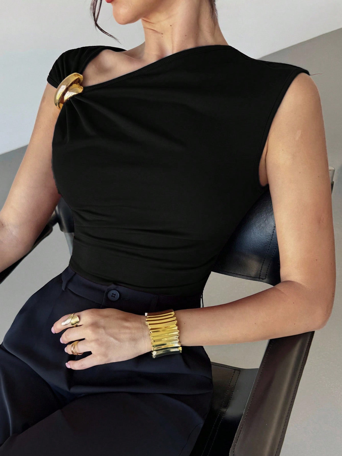 Elegant Minimalist Sleeveless Slimming Top For Women