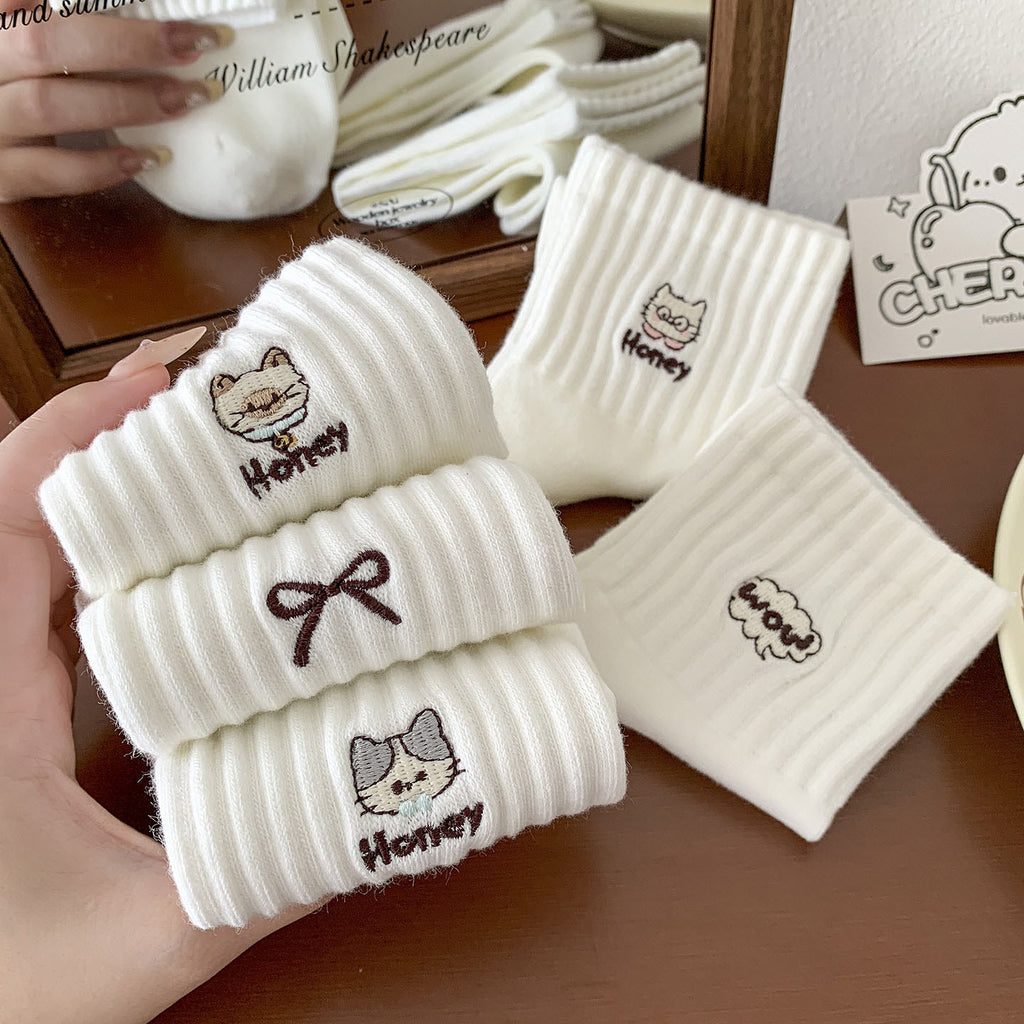 Cute Cat & Bow Embroidered White Crew Socks, Ribbed Knit Casual Socks With Honey Text, Women's Minimalist Sweet Socks For Everyday & Preppy Outfits