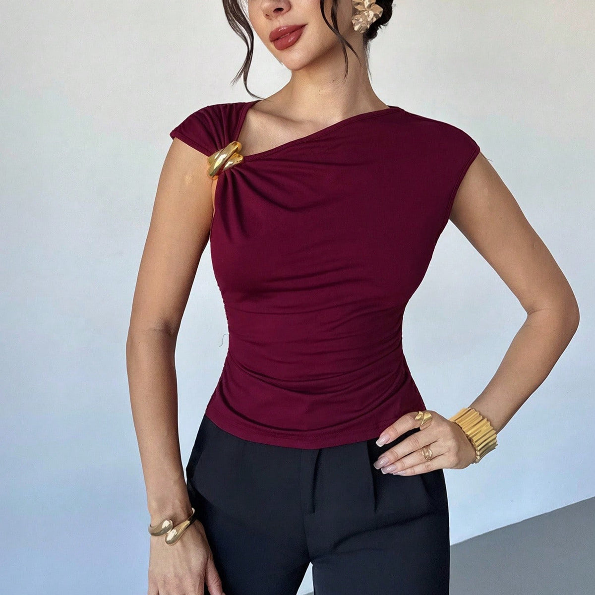 Elegant Minimalist Sleeveless Slimming Top For Women