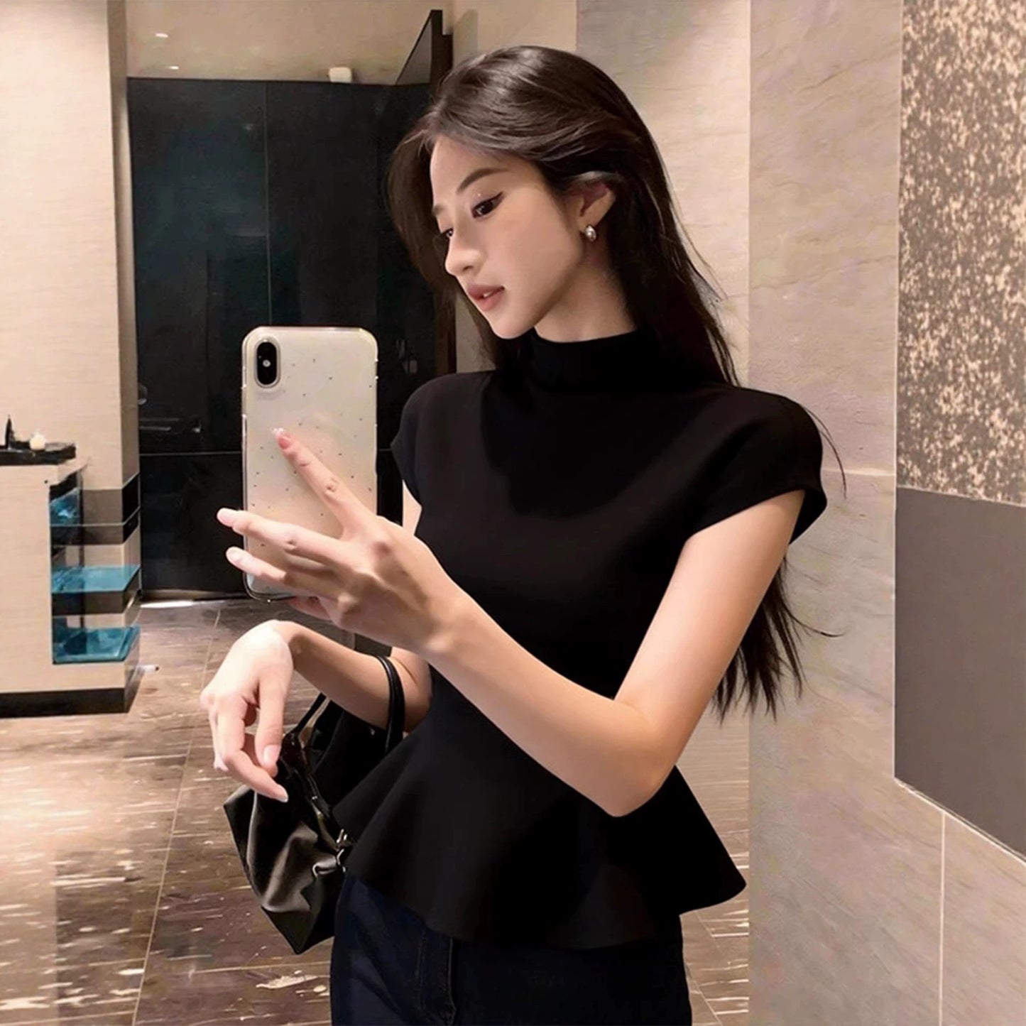 Waist-cinching Figure-flattering Short-sleeve Top