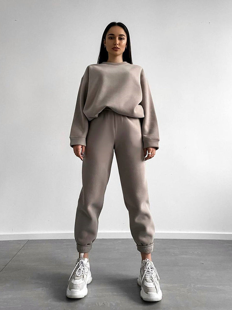 Fashionable Loose-fit Crewneck Sweatshirt With Long Sleeves And Casual Athletic Pants