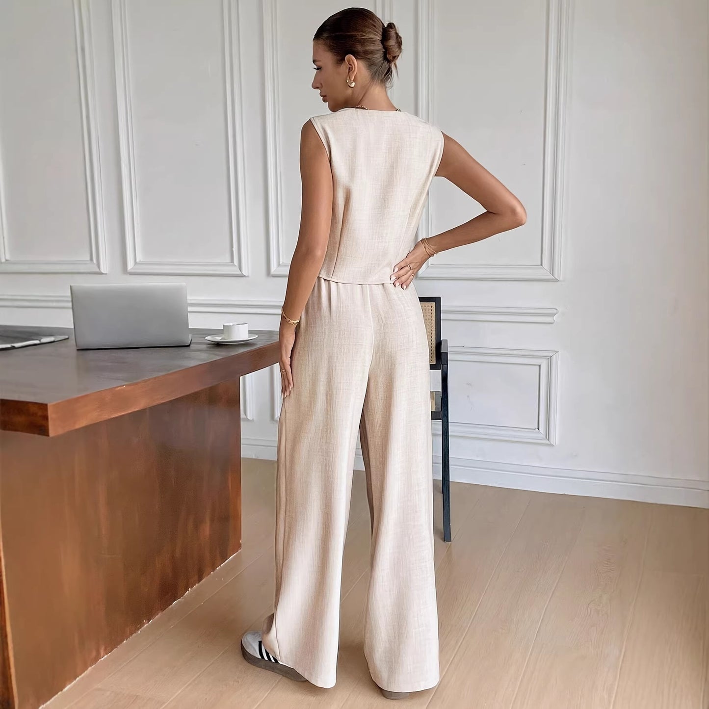 Stylish Off-white Sleeveless Vest And Wide-leg Pants Set For Women Summer Style