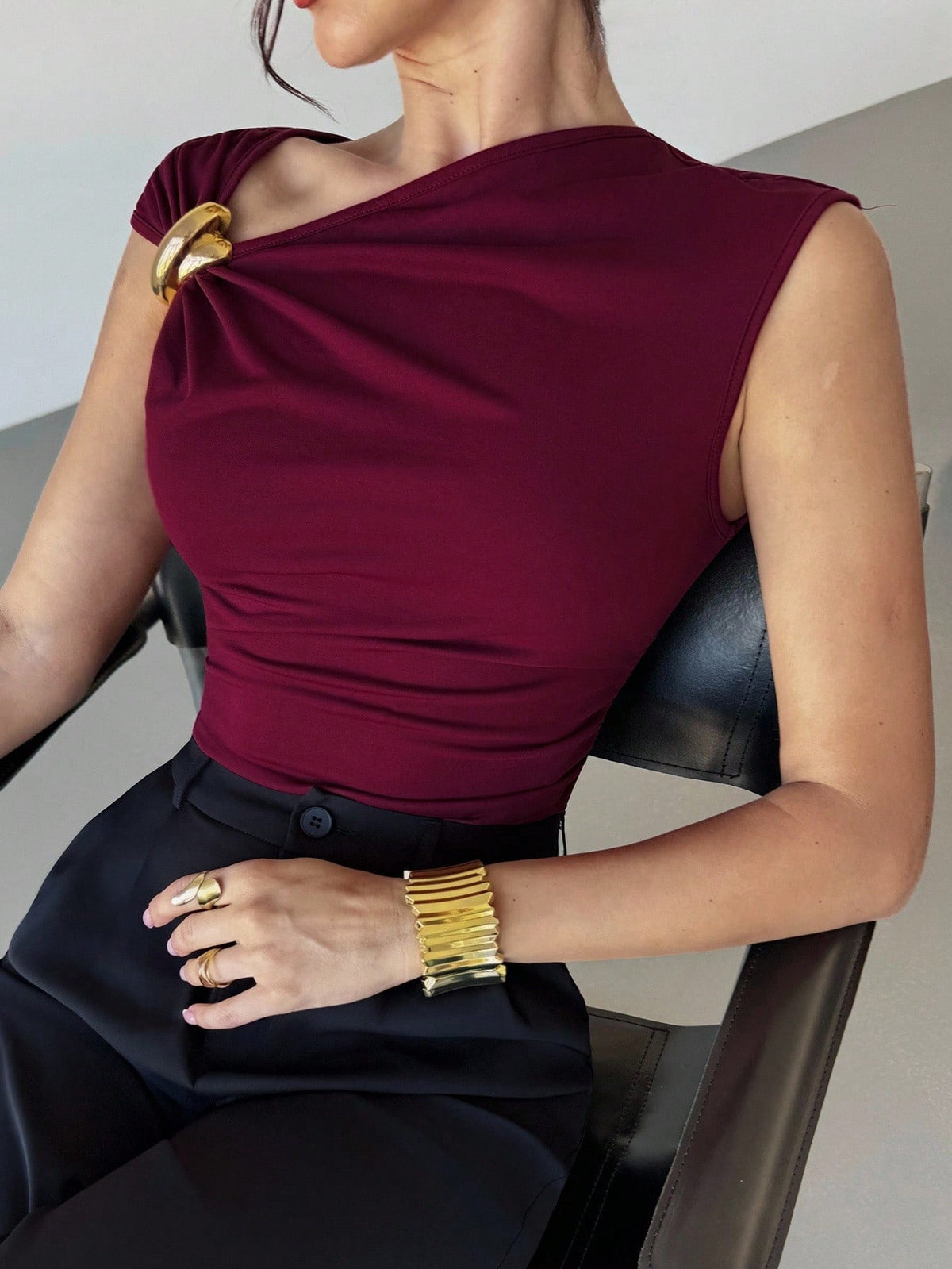 Elegant Minimalist Sleeveless Slimming Top For Women