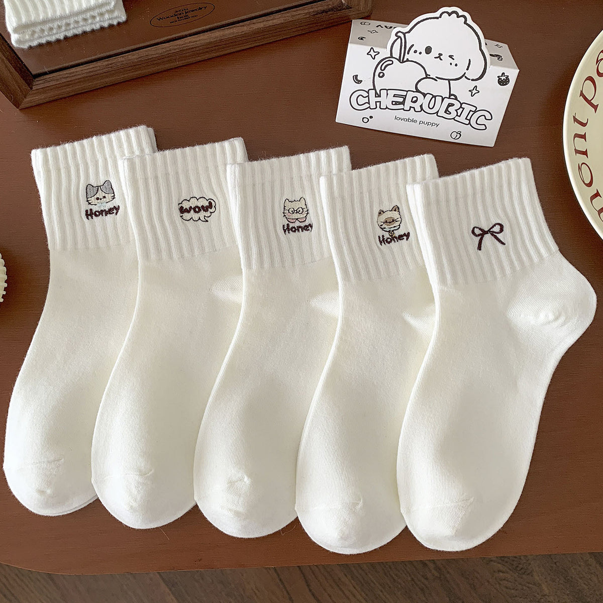 Cute Cat & Bow Embroidered White Crew Socks, Ribbed Knit Casual Socks With Honey Text, Women's Minimalist Sweet Socks For Everyday & Preppy Outfits
