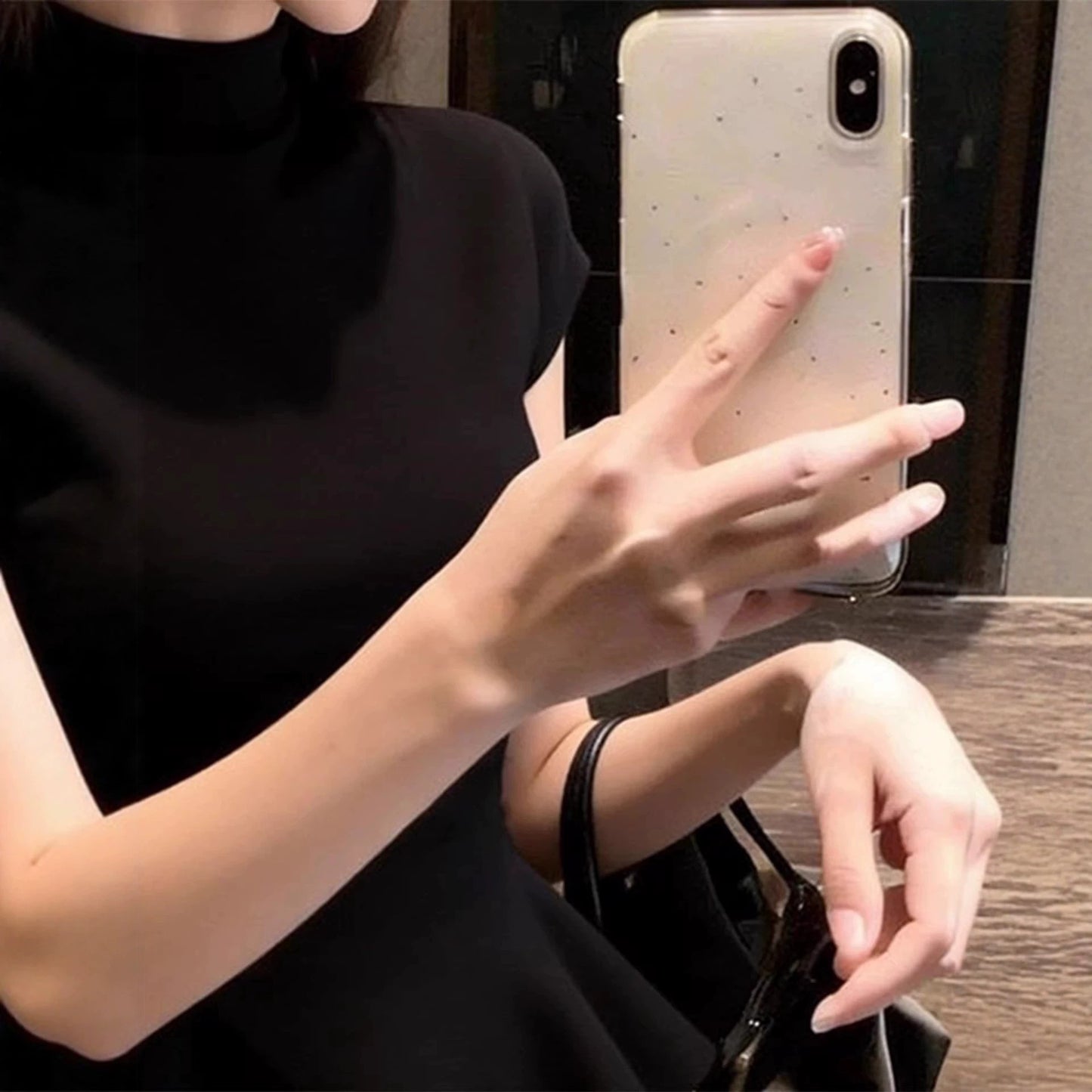 Waist-cinching Figure-flattering Short-sleeve Top